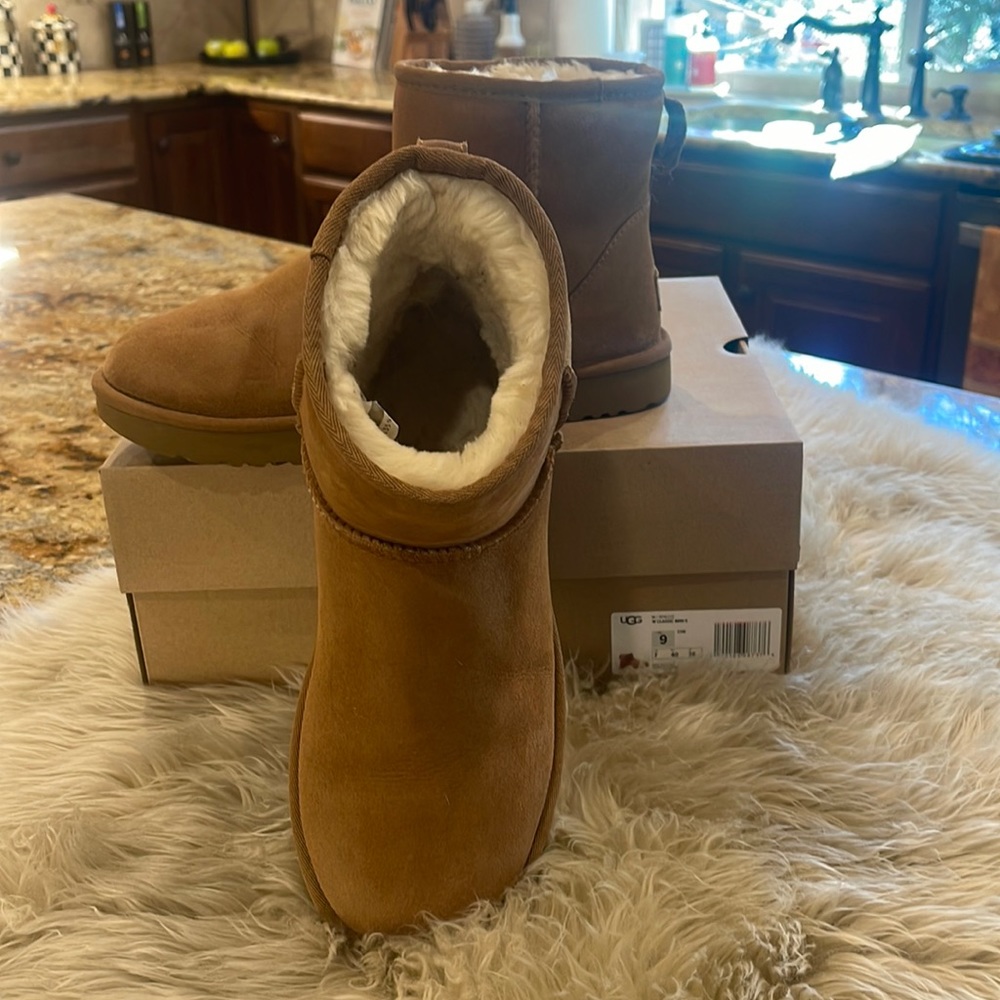 UGG Women’s Classic Mini 2